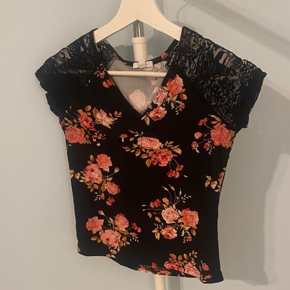 Floral Lace Sleeve Top